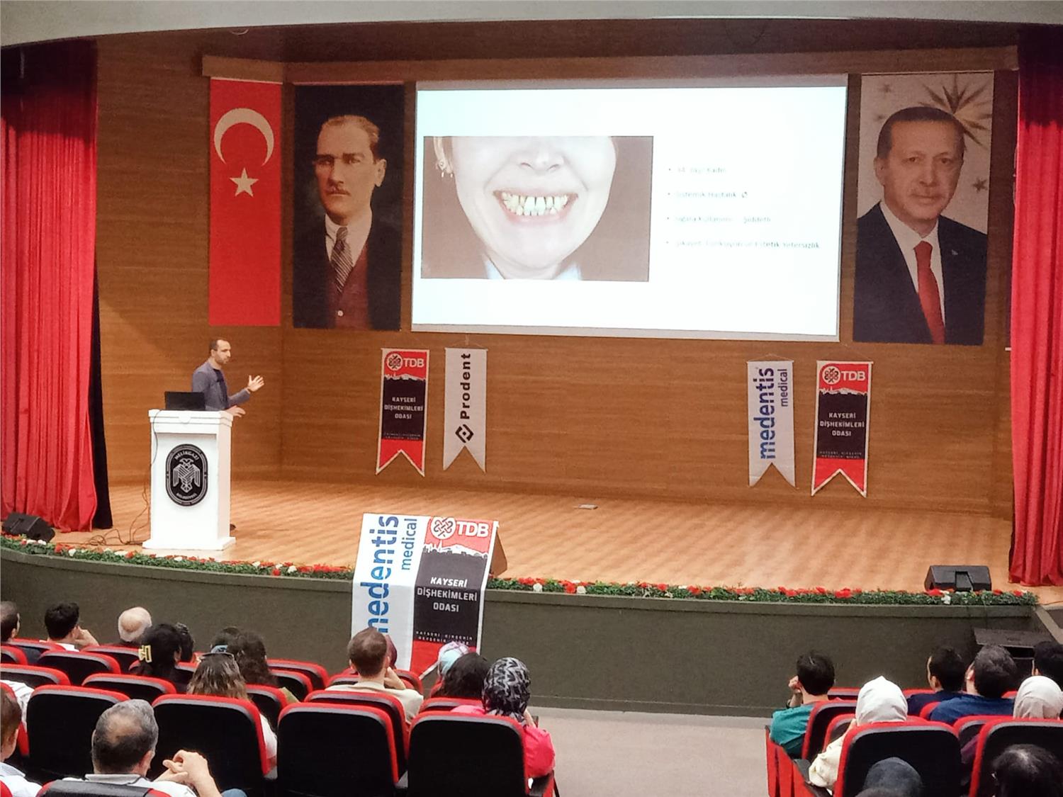 İmplant Cerrahisi Eğitim Programı Melikgazi Tiyatro Salonu'nda Yapıldı